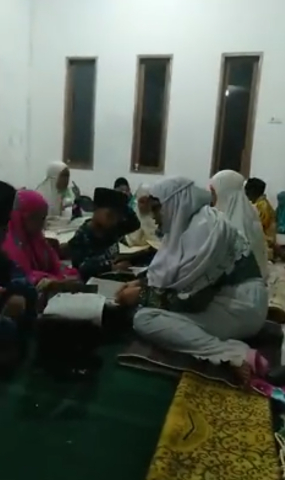 Aktifitas Maghrib Mengaji di Sejumlah Masjid dan Rumah Ibadah Desa Pasar Kembang