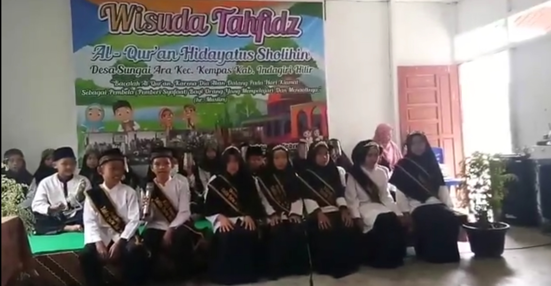 Perdana, Rumah Tahfidz Al-Qur’an Hidayatus Sholihin Laksanakan Wisuda Santri