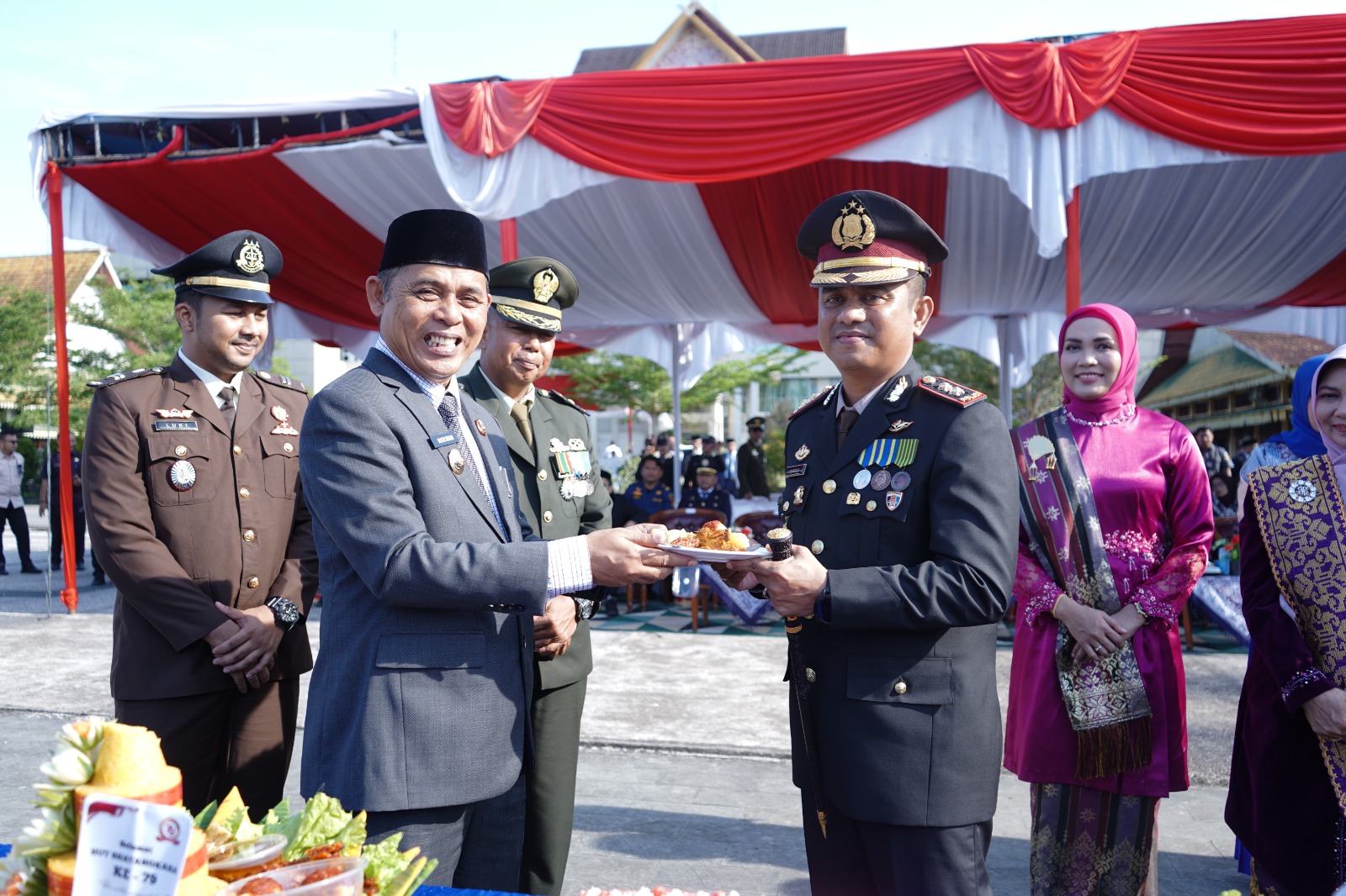 Bupati Inhil Herman Hadiri Upacara Peringatan Hut Bhayangkara ke 79