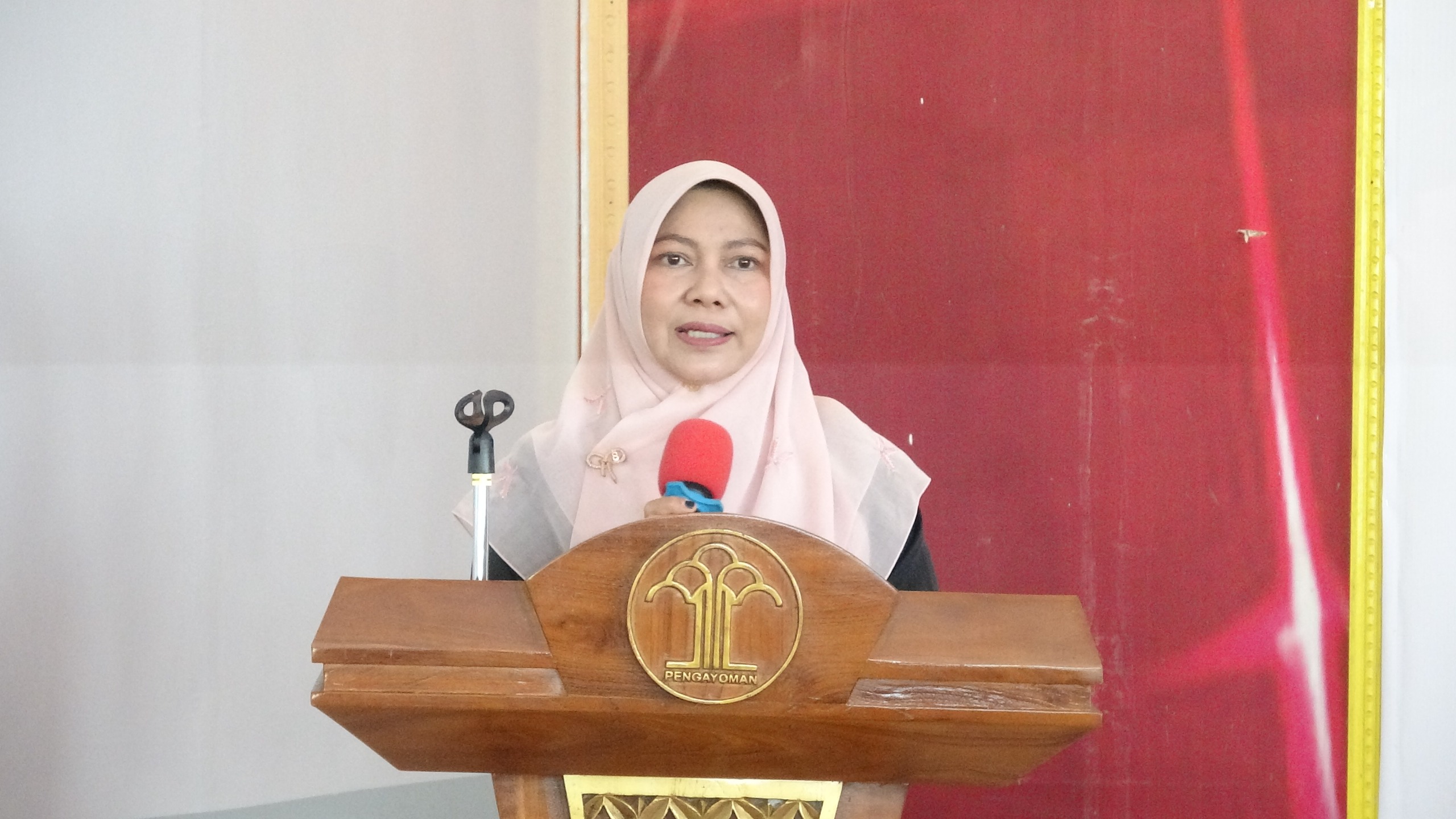 Dengan Sentuhan Kepedulian, Hj. Katerina Susanti Sambangi Warga Binaan Perempuan Lapas Kelas II A